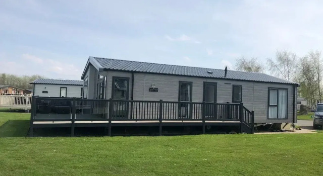 7 Guests - 3 Bedrooms - Pool - Balcony - Parking, Boek Vakantiehuis Vakantiehuizen in Merseyside, Cottage
