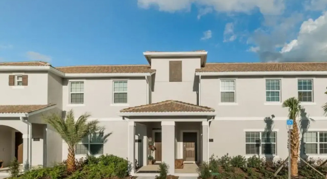 Rent a Luxury Townhome on Storey Lake Resort, Minutes From Disney, Orlando Townhome 1004, Varaa Hotelli Kissimmee Kissimmee