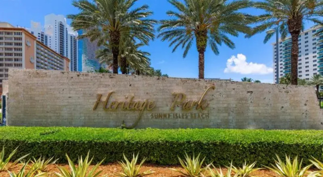 Двухместный люкс с балконом Ocean Reserve Luxury Condos Across from Sunny Isles Beach