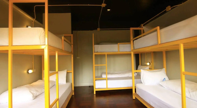 Your Hostel, Забронировать Хостел Отели Краби-таун с бассейном, рядом с Храм Каев Кораварам, Бассейн