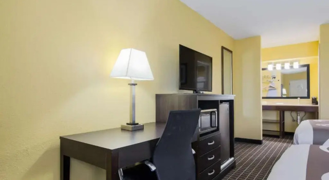 Номер Standard Quality Inn London North