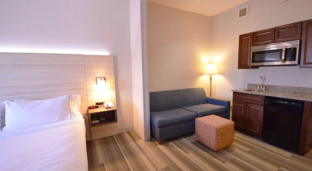 Люкс с видом на воду Holiday Inn Express Toledo-Oregon by IHG