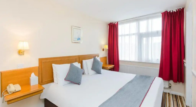 Трёхместный номер Standard OYO Stade Court Hotel