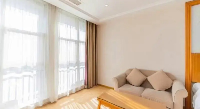 Трёхместный номер Deluxe Vienna Hotel Shenzhen Shiyan Bus Station