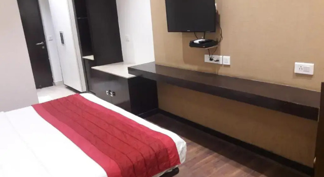Smart Inn -3, Забронировать Отель Гургаон 
