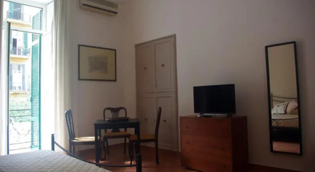 Na Siesta, Забронировать Отель Отели Неаполя с парковкой, рядом с Кафедральный собор Неаполя, Парковка