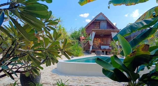 Двухместный коттедж Deluxe с видом на бассейн Loedi Bungalows Rote