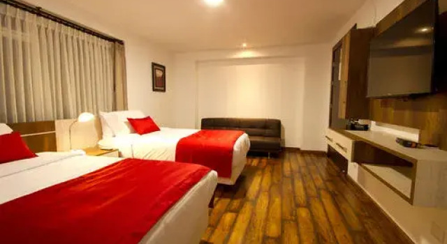 San Blas Hotel & Suites Ecuador, Varaa Hotelli Hotellit Cuenca pysäköinnillä, lähellä San Blas square, Pysäköinti