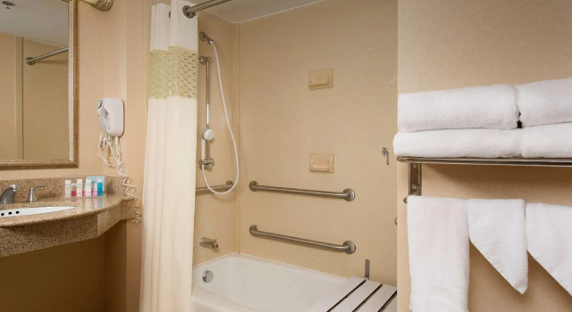 Четырёхместный номер Standard Hampton Inn Syracuse Clay