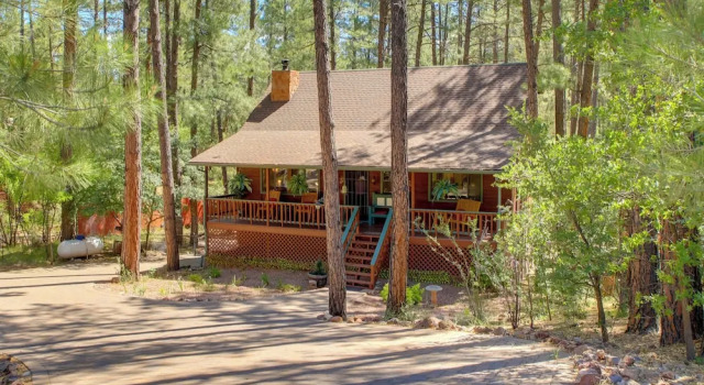 Relax Fireside + Play Games! Hikers Haven in Pine