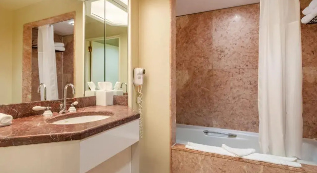 Номер Standard The Buckingham Hotel