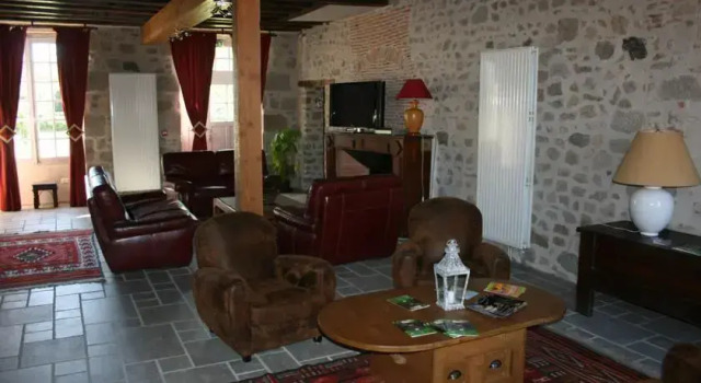 Auberge Le Saint Leo Bon, Book Hostel / Vandrerhjem Hostels i Creuse, Hostel / Vandrerhjem