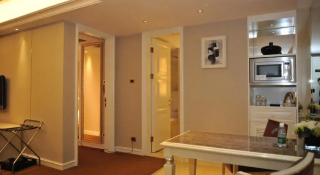 Люкс Business c 1 комнатой Wealthy All Suite Hotel Suzhou