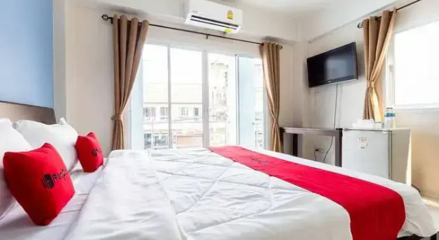 Si Fah at Bangsaen Hotel, Забронировать Отель Бангсэн провинция Чонбури