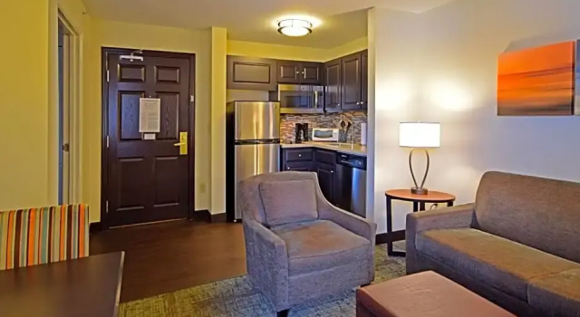 Двухместный люкс с 2 комнатами Staybridge Suites - Cincinnati North by IHG
