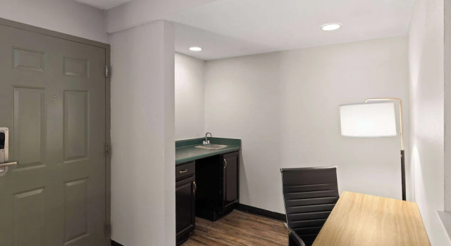Двухместный люкс Days Inn by Wyndham Clarksville North EXIT 4