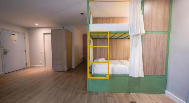 Кровать в общем номере Viajero Miami