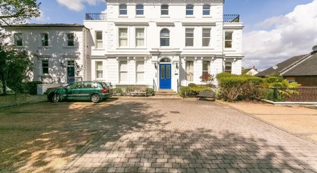 Beautiful 2BR Home in Wimbledon Village W/parking