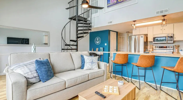 Апартаменты 2 Mi to Surfside Beach: Coastal Escape w/ Balcony!