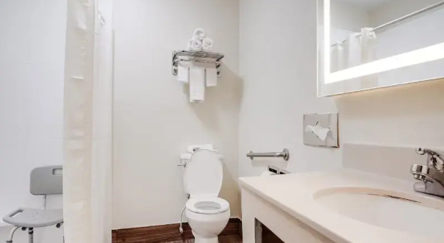 Студия Cottonwood Suites Savannah Hotel & Conference Center