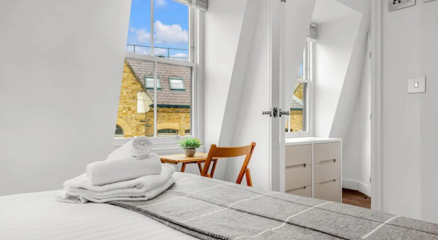 2 Bedroom Service Apt in Artillery Lane