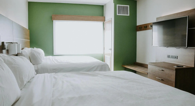 Четырёхместный номер Standard Holiday Inn Express & Suites Lincoln South by IHG