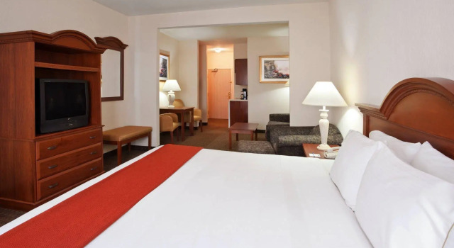 Holiday Inn Express Hotel & Suites Marion, an IHG Hotel, Prenota Hotel Marion Ohio