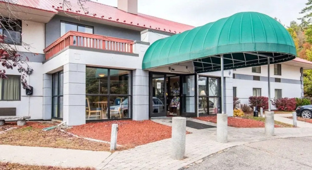 Econo Lodge Near Plymouth State University, Varaa Hotelli Hotellit New England uima-altaalla, Uima-allas
