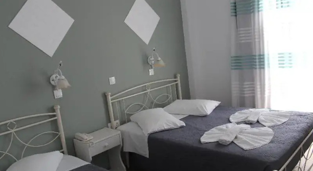 Трёхместный номер Standard с балконом и с видом на море Nikolas Hotel