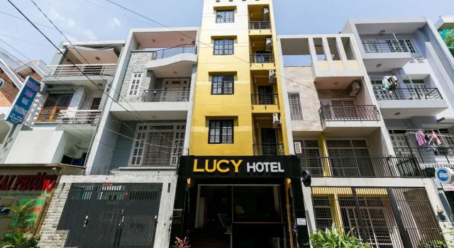Oyo 986 Lucy Hotel, Забронировать Отель Отели Района 10 с парковкой, Парковка