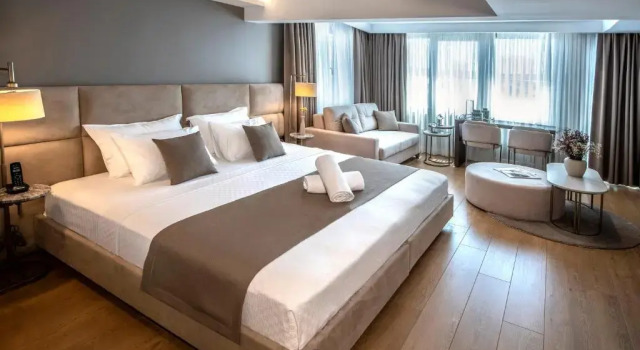 Люкс с балконом Valente Suites&Hotel