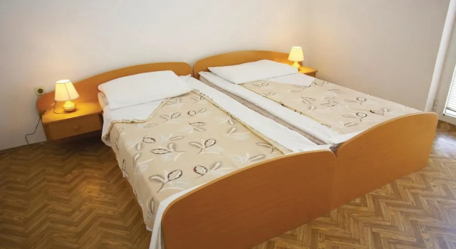 Awesome Apartment in Jadrtovac With 1 Bedrooms