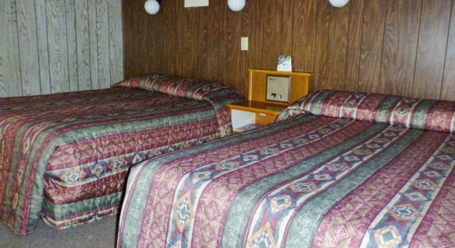 Snowshoe Inn, Book Hotel Fort Providence Nordvestterritoriet
