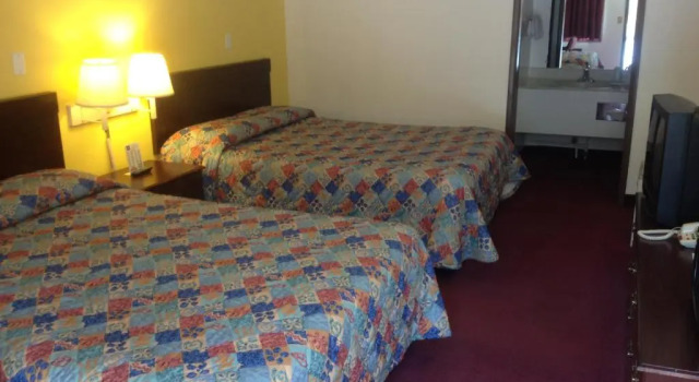 Четырёхместный номер Standard Guest Inn Lebanon