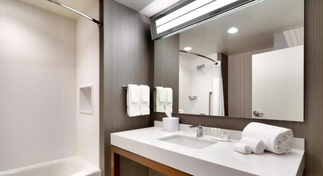 Четырёхместный номер Standard Courtyard by Marriott Atlanta Duluth Downtown