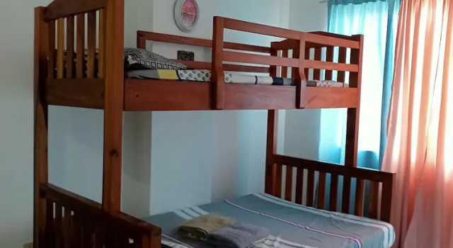 Четырёхместный семейный номер Standard с балконом и с видом на город Angel Travellers Transit House