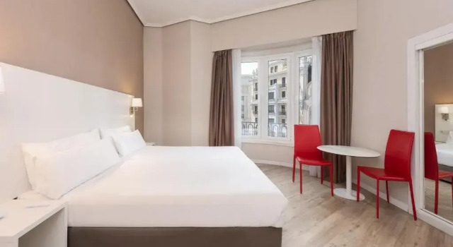 Трёхместный номер Standard Hotel Madrid Gran Via 25 Affiliated by Meliá