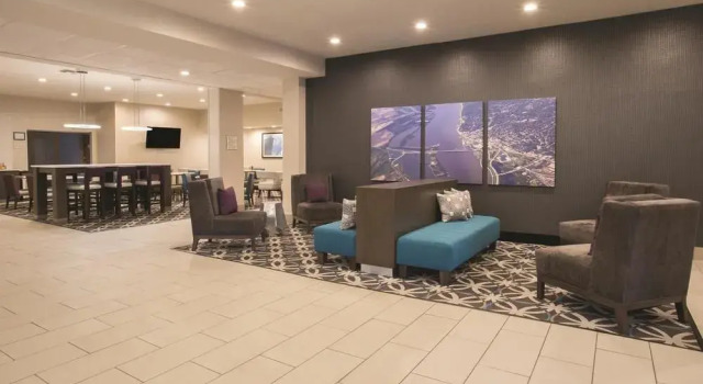 La Quinta Inn & Suits by Wyndham Pontoon Beach IL, Prenota Hotel Pontoon Beach Illinois