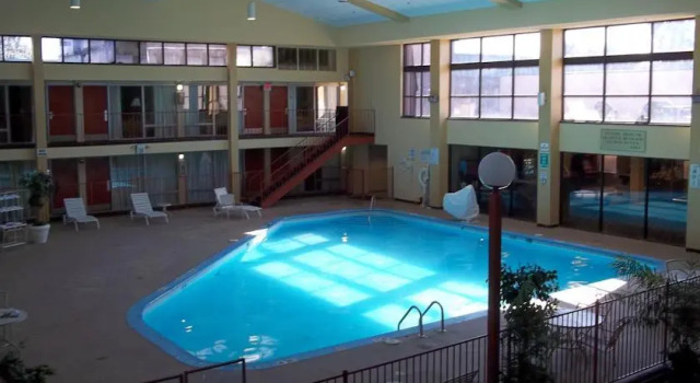 Quality Inn & Suites, Rezerwuj Hotel Hurstbourne 