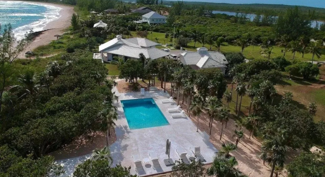 Коттедж Plage Rose Estate 4 Bedroom Home