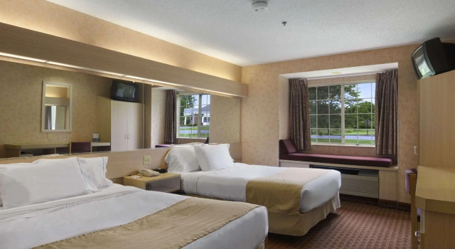 Четырёхместный номер Standard Microtel Inn & Suites by Wyndham Syracuse Baldwinsville