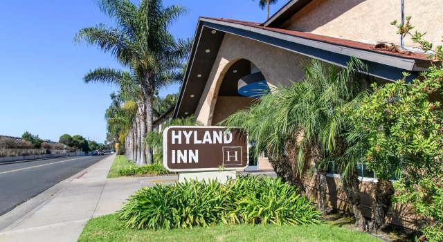 Четырёхместный номер Standard Hyland Inn near Legoland