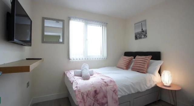 Коттедж Modern Stays @ Kippax House (6 Bedrooms, 7 Beds, Sleeps 13, Free Parking)