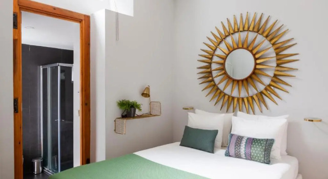 Апартаменты Alfama Terrace Apartment With Authentic XVIII Tiles And Historic Notes 3 Bedrooms & 2 Bathrooms AC