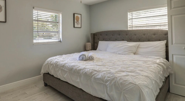 Tampa Home w/ Patio - 1 Mi to Busch Gardens!, Забронировать Дом для отпуска Отели Тампа с парковкой, рядом с Скайрайд, Парковка