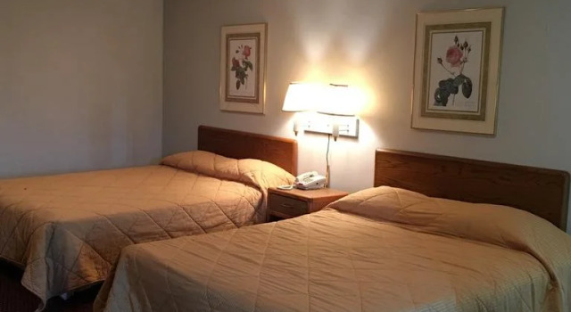 Carrousel Inn and Suites, Book Hotel Golf Manor 