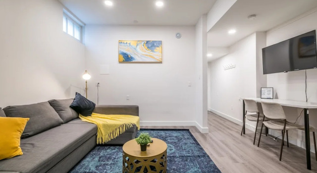 Апартаменты Spacious Newly Renovated 1 Bedroom Suite
