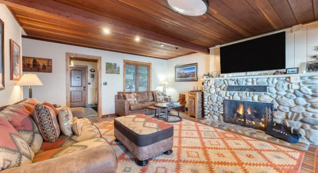 Коттедж Lakefront Haven by Avantstay Minutes to Ski Resorts Private Dock Boat