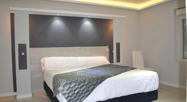 Hostal Overnight Madrid, Забронировать Отель Отели Мадрида 3 звезды, рядом с Монастырь Энкарнасьон, 3*