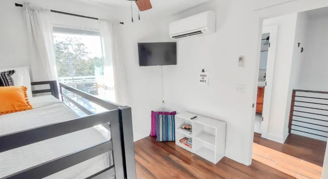 Коттедж с 3 комнатами 79 Sandbar Ln - Folly in Love - Renovated Private Home - Sunset Views